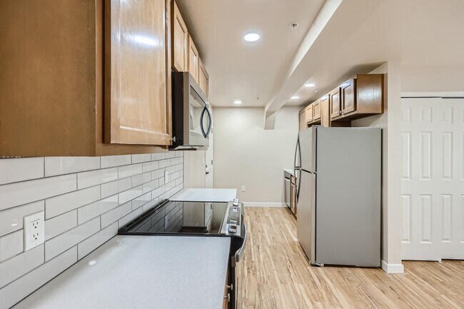 Foto del edificio - 1391 Carr St