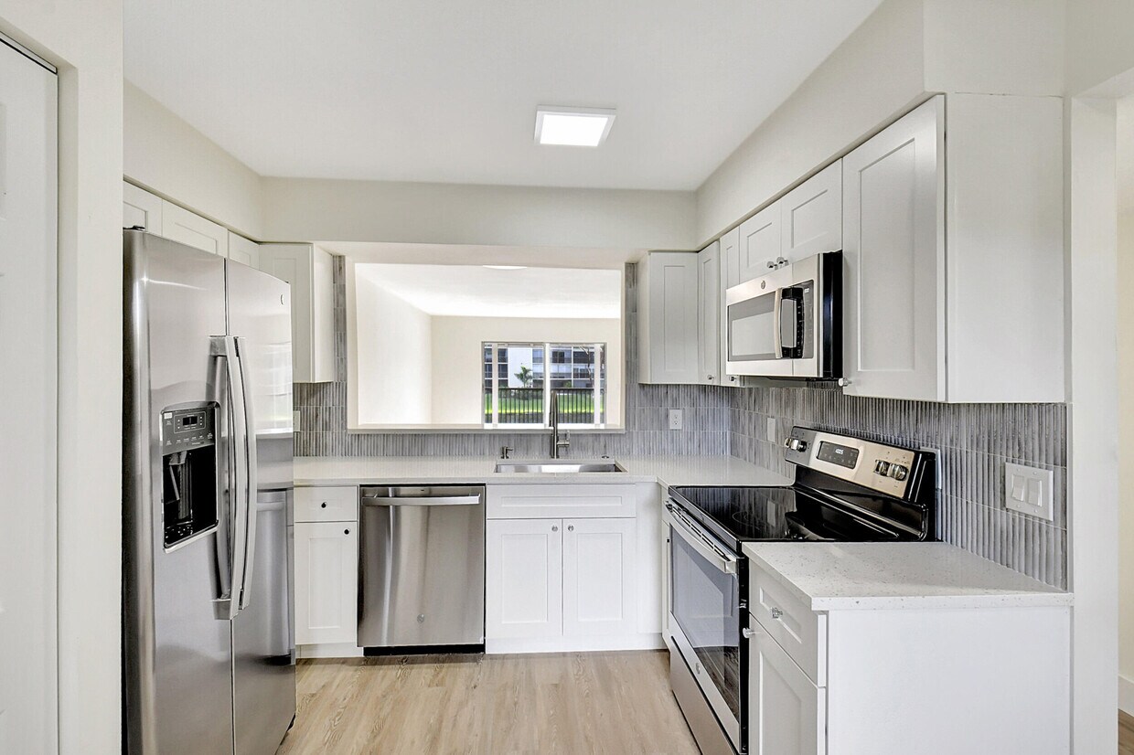 Primary Photo - 14360 Strathmore Ln