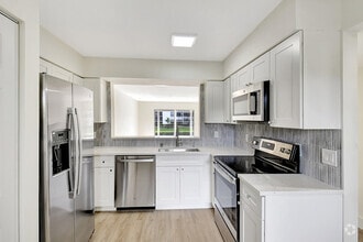 Building Photo - 14360 Strathmore Ln