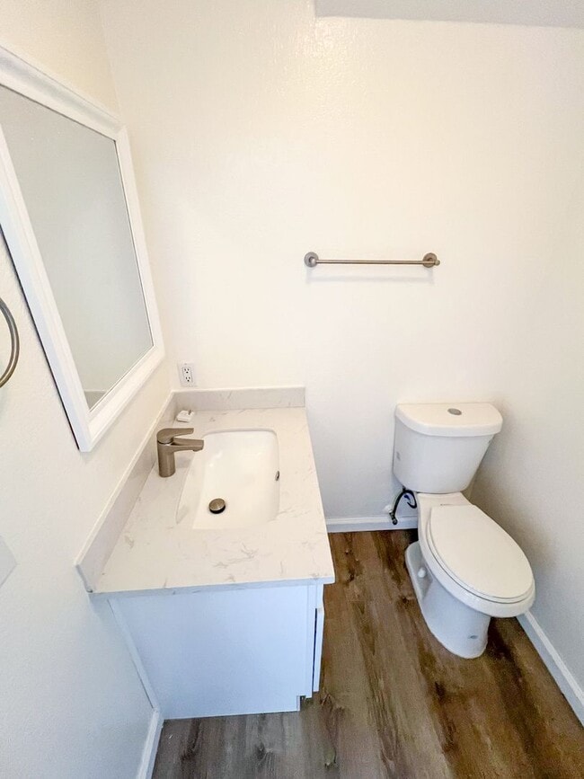 Building Photo - Remodeled Townhouse Near Downtown Campbell