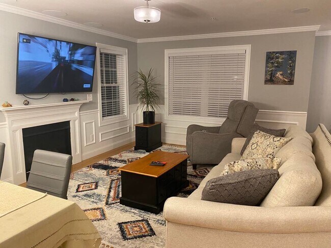 Building Photo - 14 Collins Cir