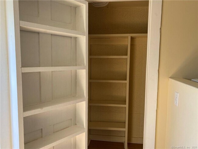 Building Photo - 10 Bulkeley Pl