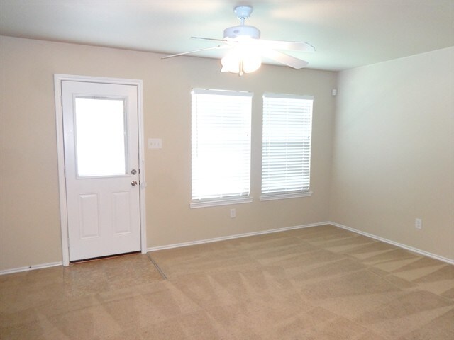 Building Photo - 904 Honey Hollow Drive