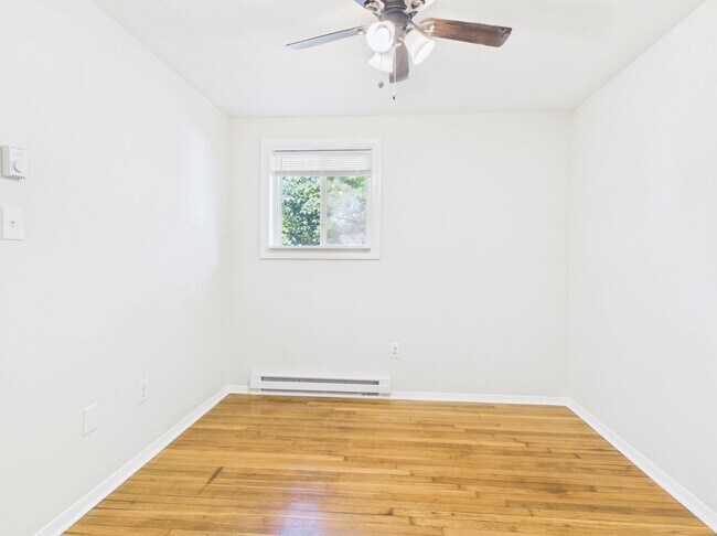 Building Photo - 3117 Meadowbridge Rd