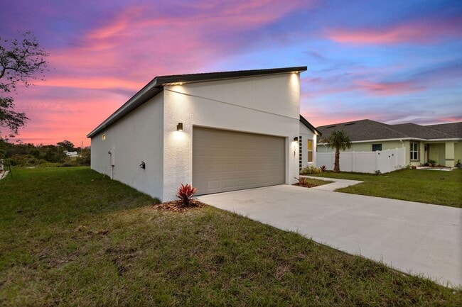 Building Photo - Newly built! Modern, energy efficient home...