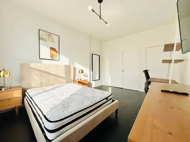 Photo - HUGE Room, 3 blocks to Prospect Park, HDTV #471 Apartment