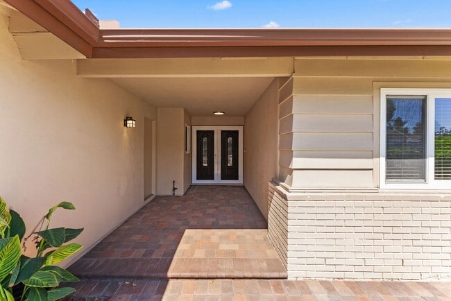 Building Photo - Spring Valley Home with Views