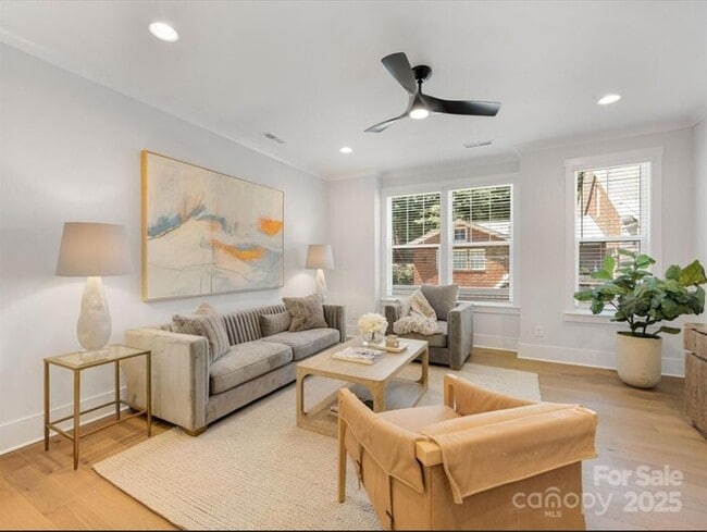 Building Photo - A cozy and spacious 4-bedroom, 5-bath home...
