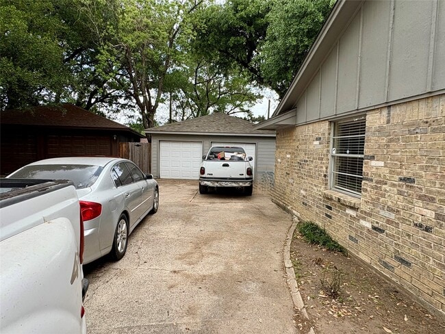 Building Photo - 21802 Rotherham Dr