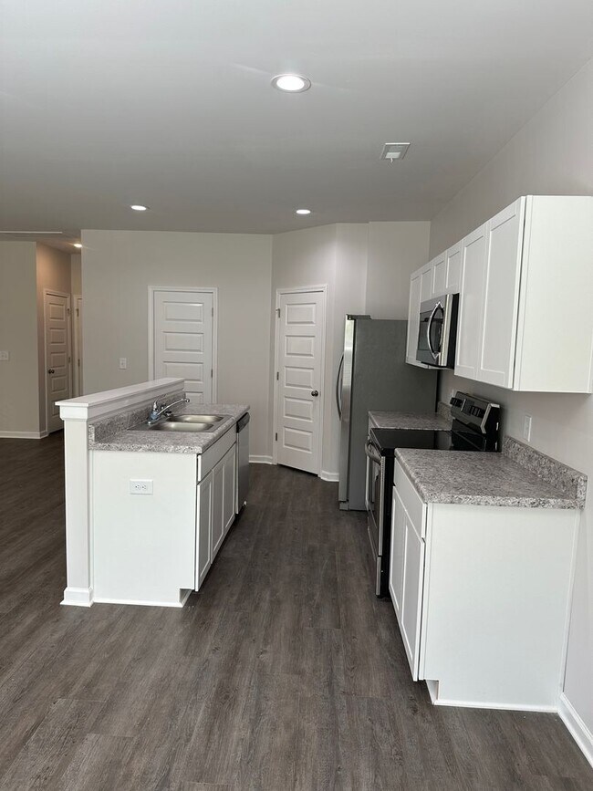 Foto del edificio - *Hoppy Easter! Celebrate the season with one month FREE on us!* Three Bedroom | Two and a Half Ba...