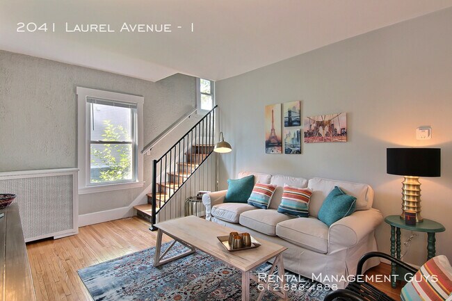 Foto del edificio - Updated Duplex Across from St. Thomas