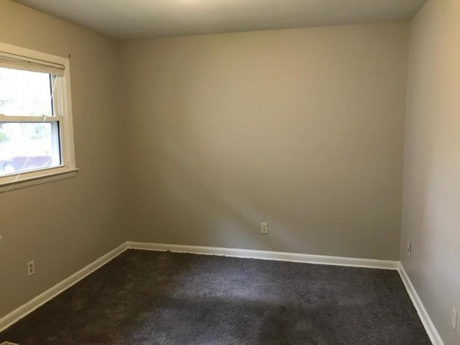 Building Photo - 8849 Chapel Hill, room C
