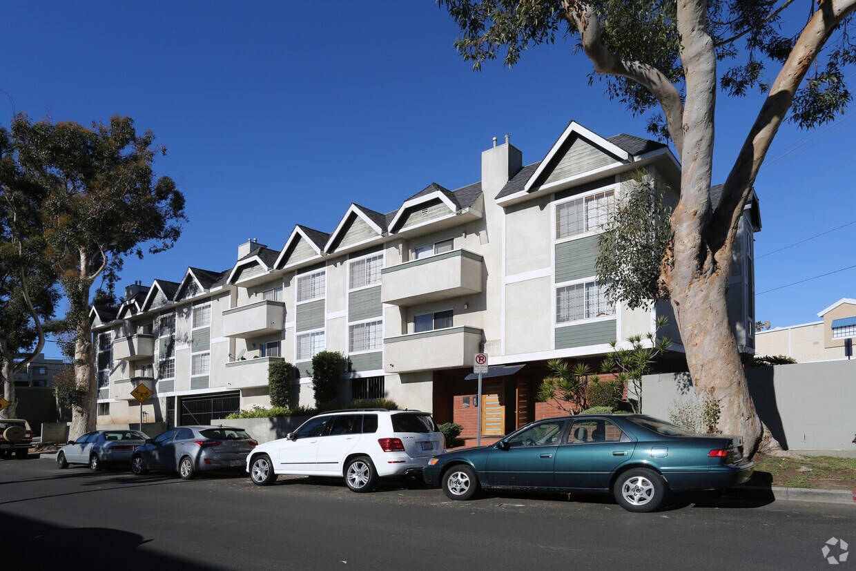 Foto principal - 10201 Woodbine St