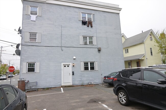 Building Photo - 357 Charles St