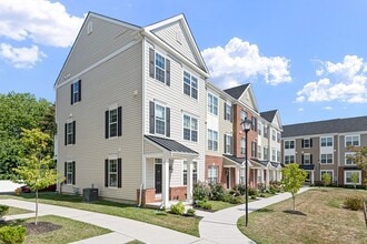 Building Photo - 659 McComb Pl