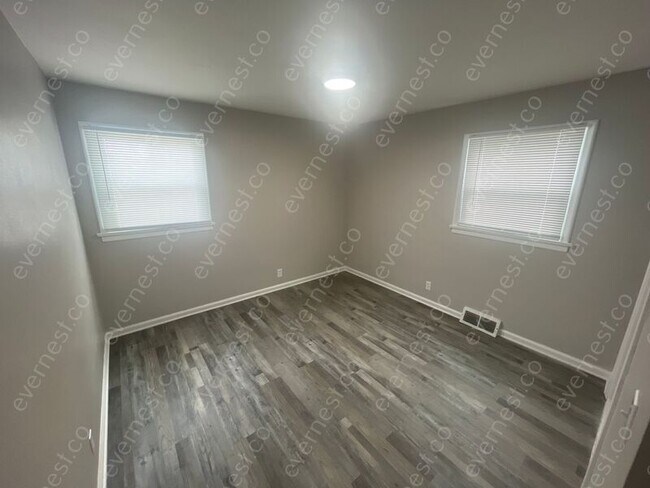 Foto del edificio - 2855 Latonia Blvd