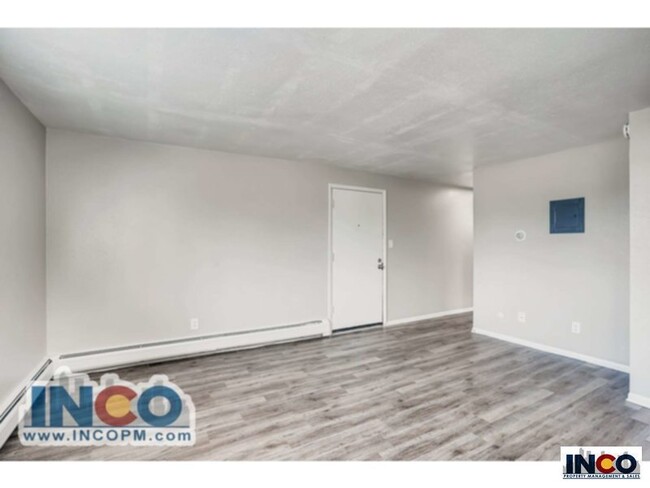 Building Photo - Convenient location! 2 bed 1 bath Apartmen...