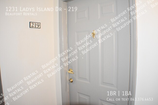 Building Photo - 1231 Ladys Island Dr Unit 219  Port Royal,...