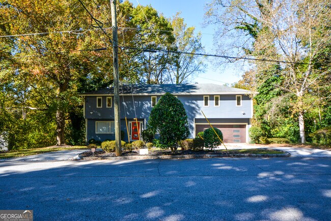 Foto del edificio - 2704 Margaret Mitchell Dr NW