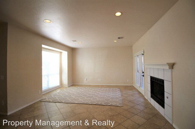 Foto del edificio - 3 br, 2 bath House - 509 W 10th St