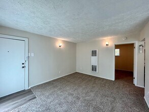 Building Photo - 3629 N MacGregor Way
