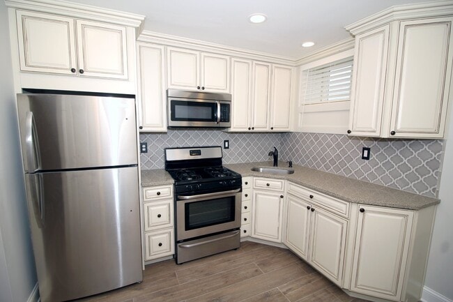 Building Photo - 34 Morris St