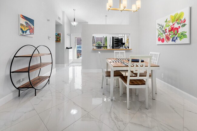 Foto del edificio - 3068 S Oakland Forest Dr