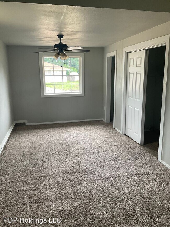 Foto del edificio - 4 br, 1 bath House - 4745 SE 18th Street
