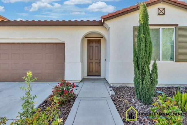 Building Photo - Modern and Spacious 4-Bedroom Home for Rent!