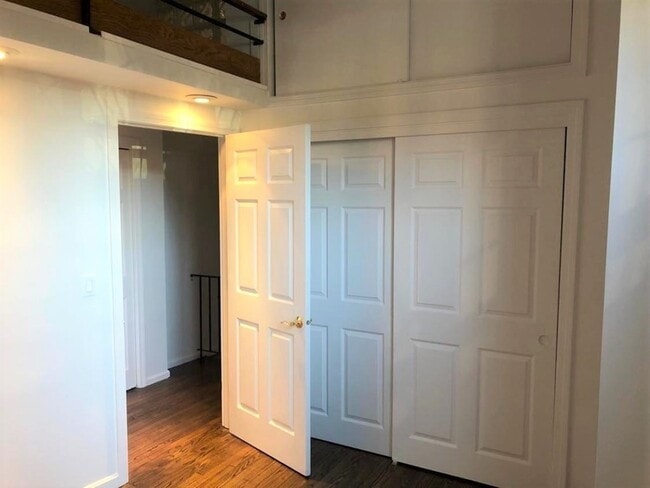 Building Photo - 608 Tremont St