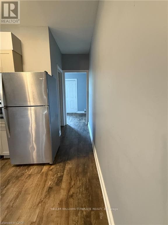 Building Photo - 2 Main St E