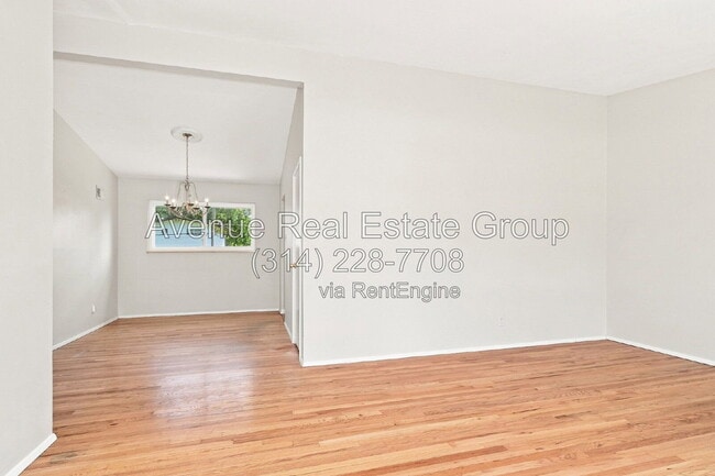 Building Photo - 9534 Grandview Dr