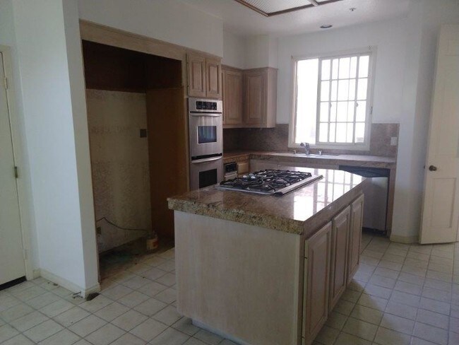 Building Photo - 14210 Fox Run Row