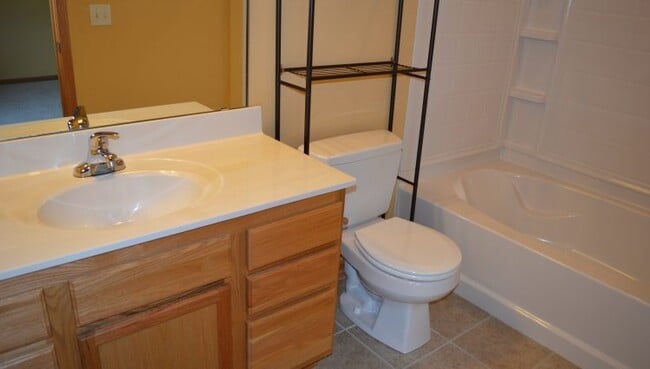 Building Photo - 5 Sabertooth Ln