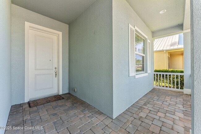 Building Photo - 3720 Alamanda Key Dr