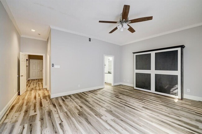 Foto del edificio - 201 Westheimer Rd