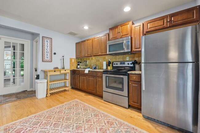 Fully Equipped Kitchen - 3613 Southland Dr