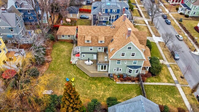 Building Photo - 10 Upland Ave