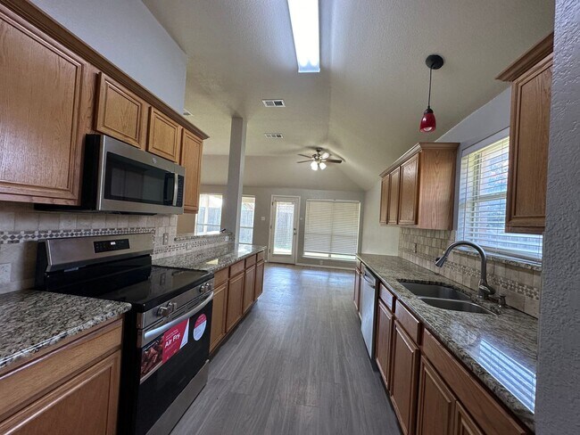 Foto del edificio - 7110 Creekstone