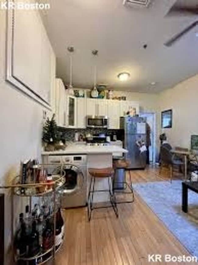 Building Photo - Central Heat/AC, In-Unit Washer and Dryer,...