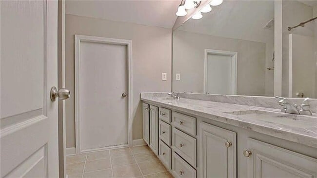 Building Photo - 2717 Mt Carmel Rd