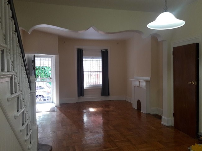 Livingroom - 1711 N Stillman St