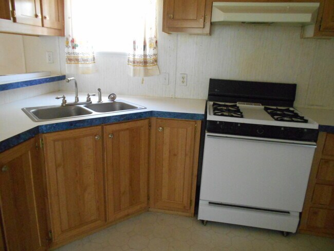 Building Photo - Adorable Mobile Home Located in Shallowater!