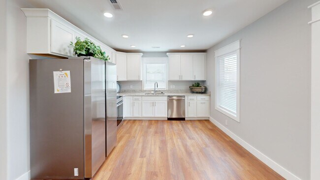 Foto del edificio - $1550 per Bedroom | 4BR in Fort Sanders | ...