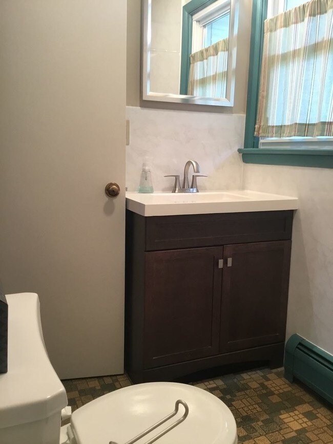 Building Photo - 3 br, 1.5 bath House - 418 HOGESTOWN RD