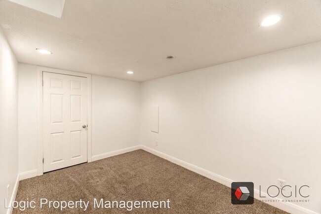 Foto del edificio - 5 br, 3.5 bath House - 6172 S Eagle Nest Dr