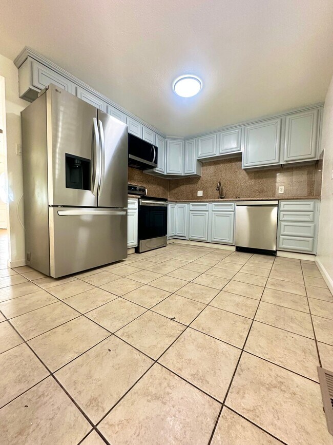 Foto del edificio - 624 Winona Ct
