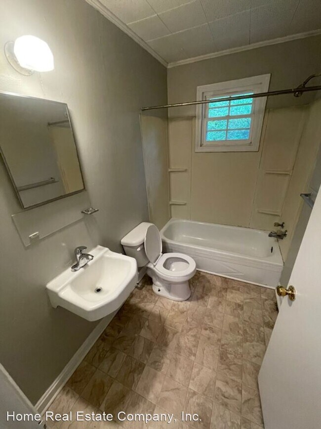 Foto del edificio - 2 br, 1 bath House - 2405 Dunbar Street