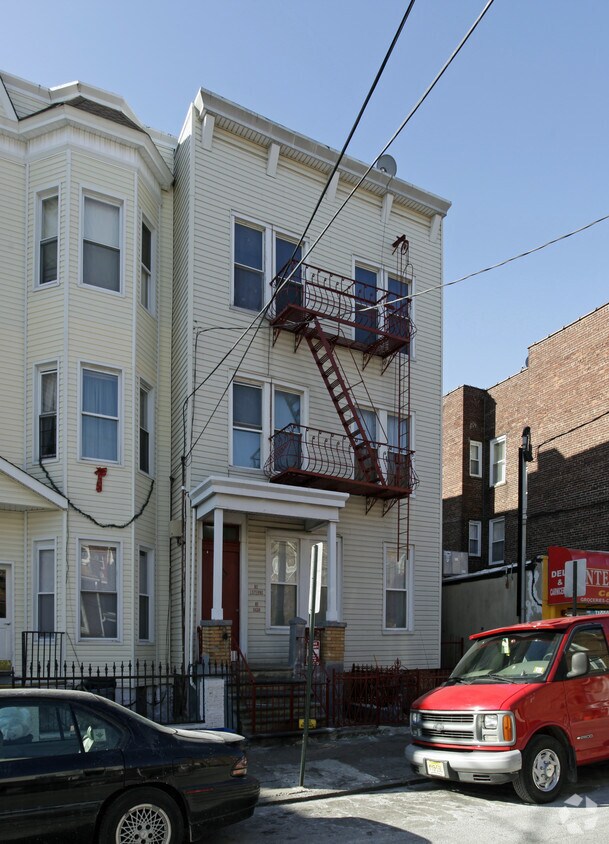 Primary Photo - 423 8th St