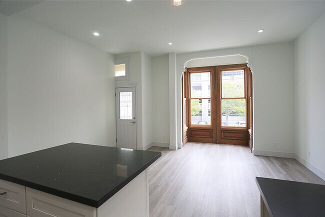 Foto del edificio - OPEN HOUSE: Sunday (7/20) 1:30pm-2:00pm. F...